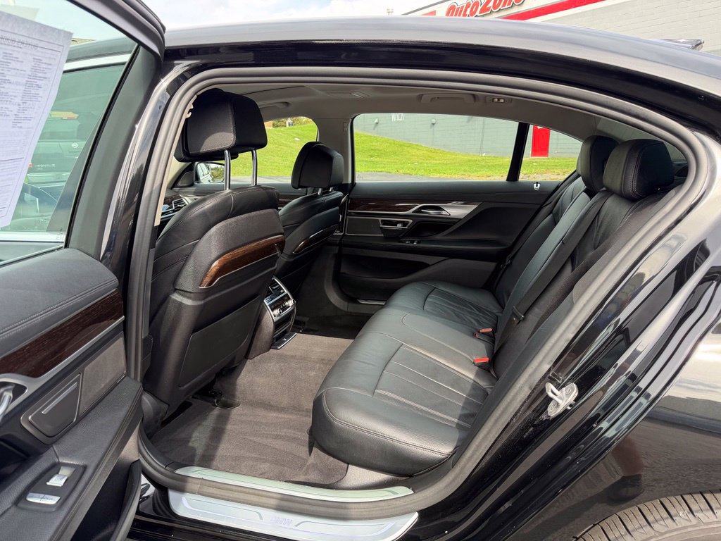 Used 2020 BMW 740i xDrive AWD/4WD image 17