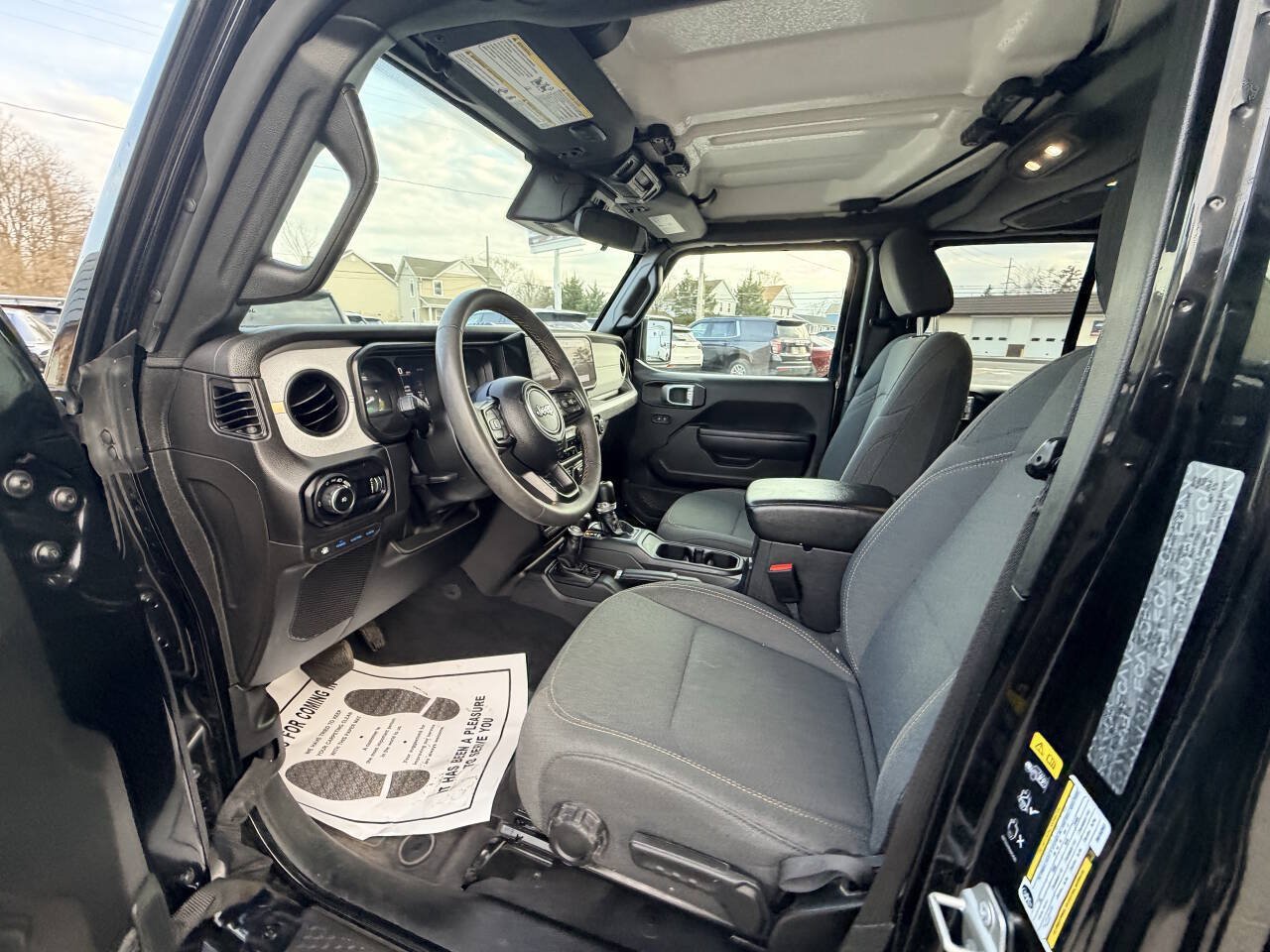 Used 2024 Jeep Wrangler Unlimited w/ Convenience Group AWD/4WD image 32