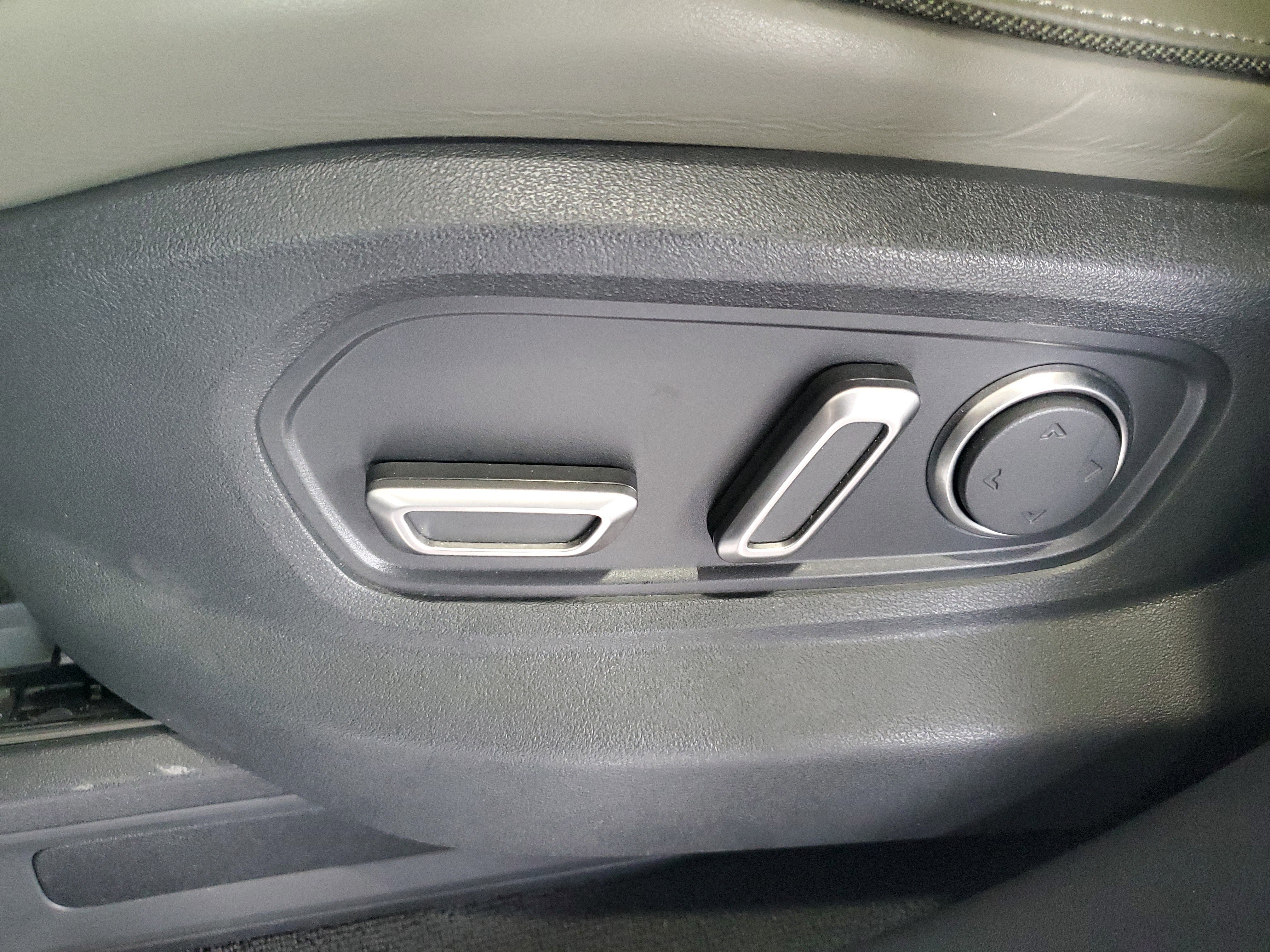 Used 2024 Rivian R1S Adventure image 21