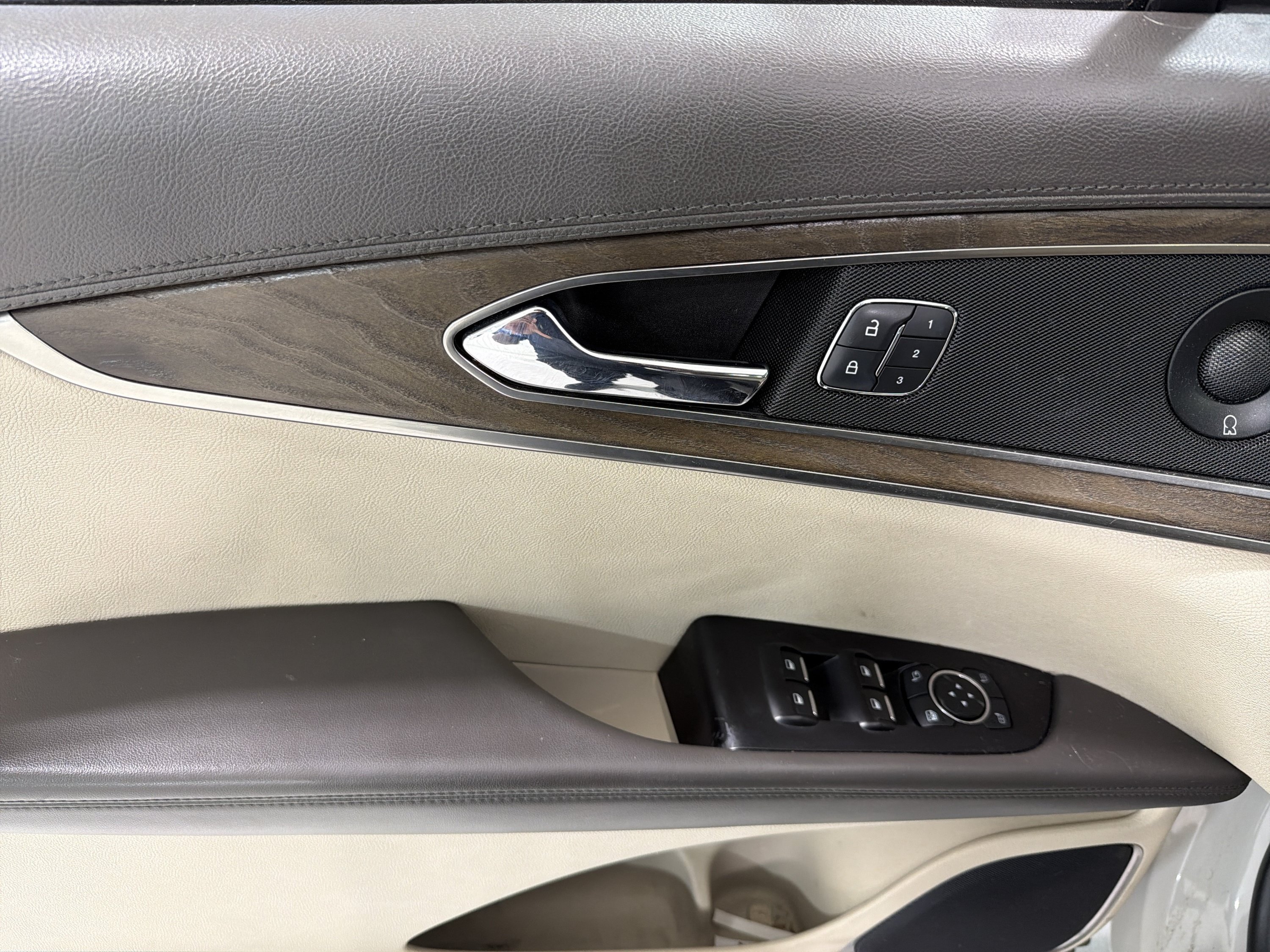 Used 2019 Lincoln Nautilus Reserve FWD image 15