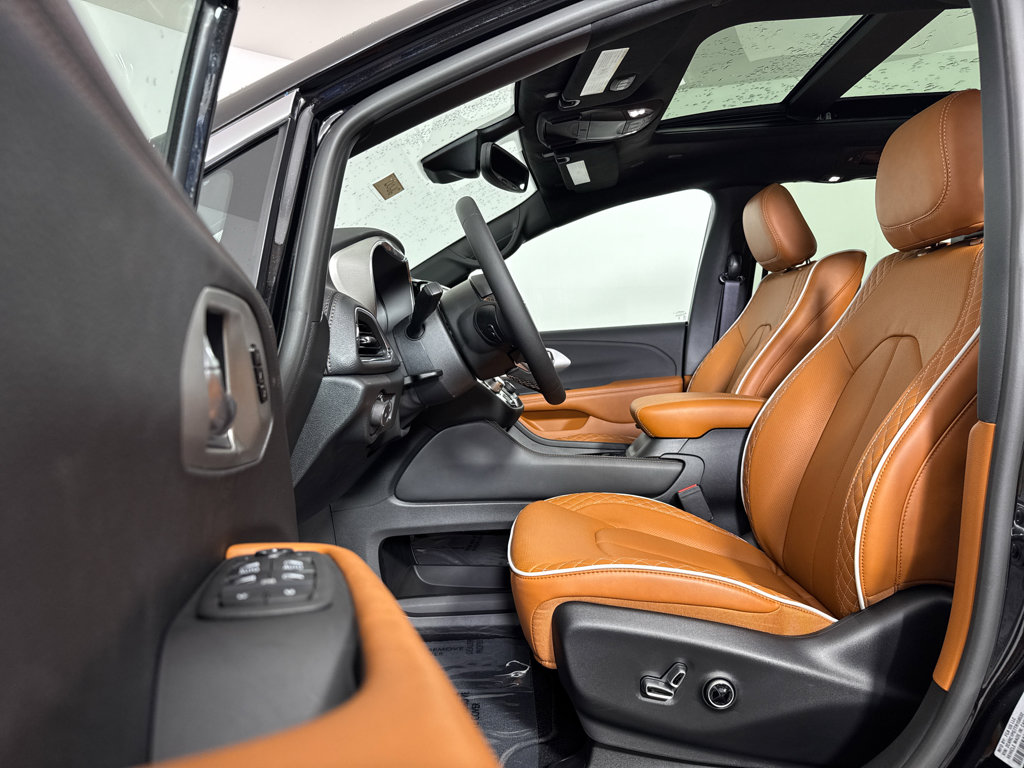 New 2026 Chrysler Pacifica Pinnacle image 9