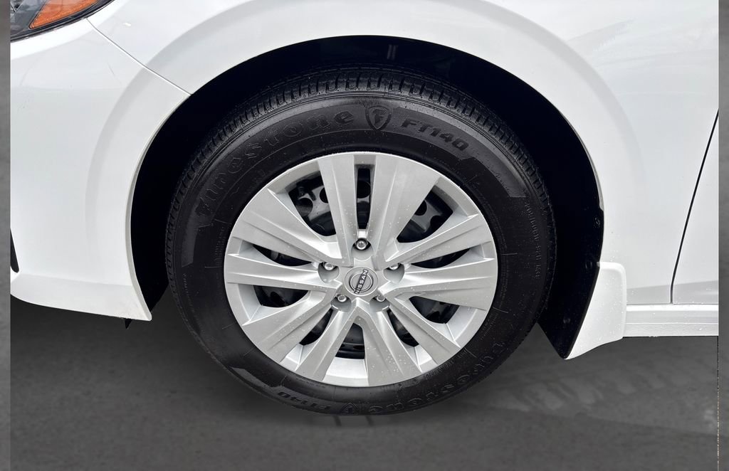 Used 2025 Nissan Sentra S image 12