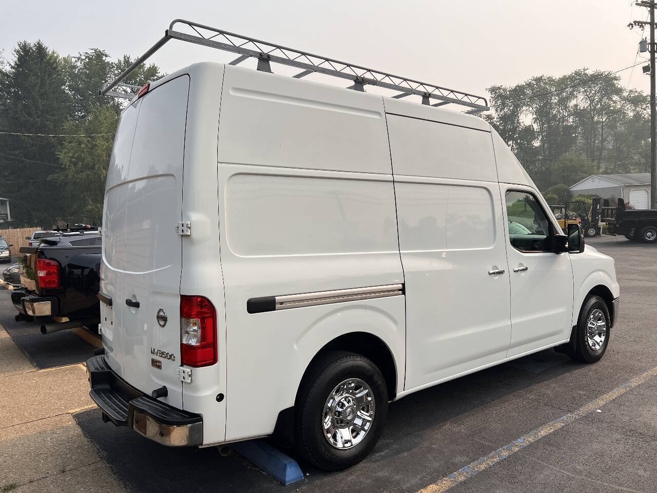 Used 2012 Nissan NV 3500 SV w/ Technology Pkg RWD image 3