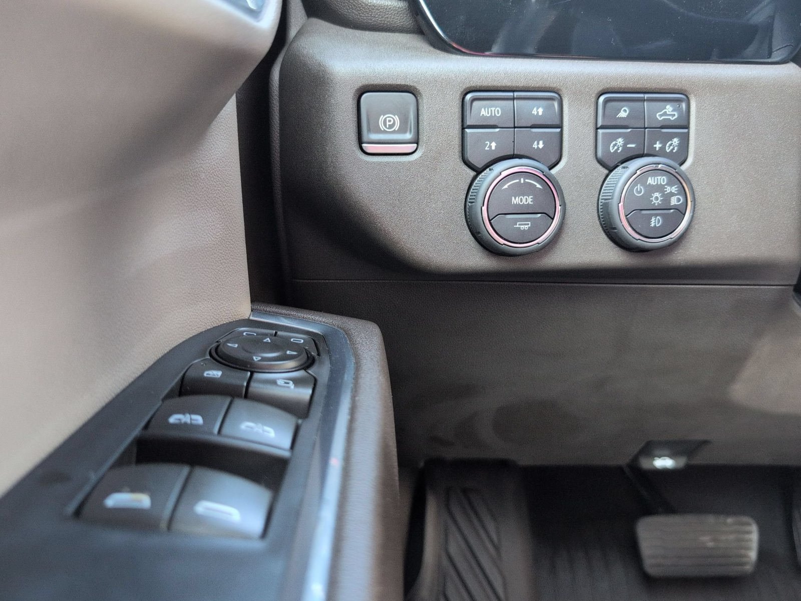 Used 2025 Chevrolet Silverado 1500 LTZ w/ Z71 Off-Road Package AWD/4WD image 16