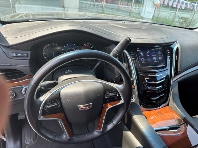 Used 2018 Cadillac Escalade ESV Luxury AWD/4WD image 7