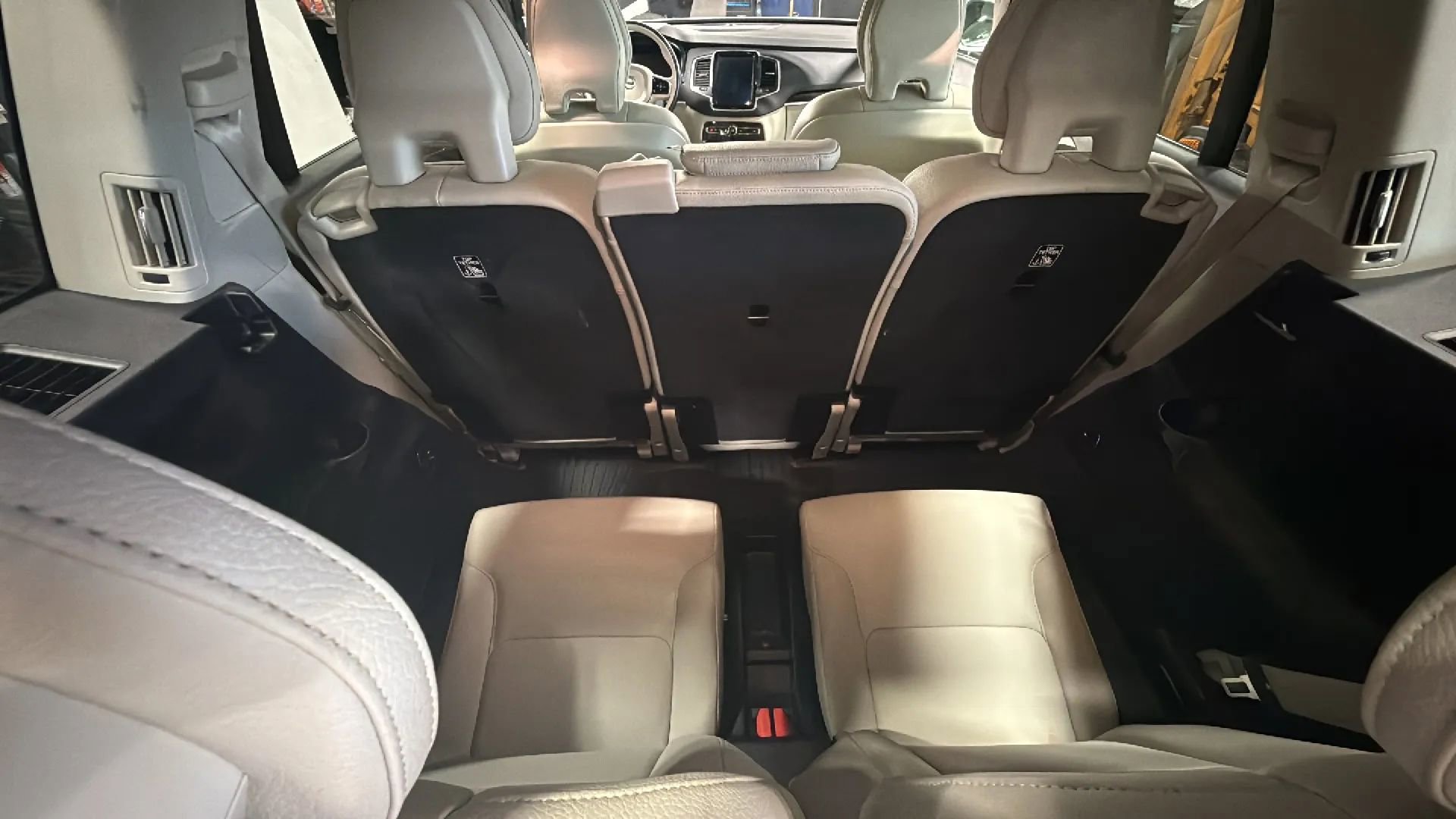 Used 2019 Volvo XC90 T5 Momentum w/ Multimedia Package AWD/4WD image 21