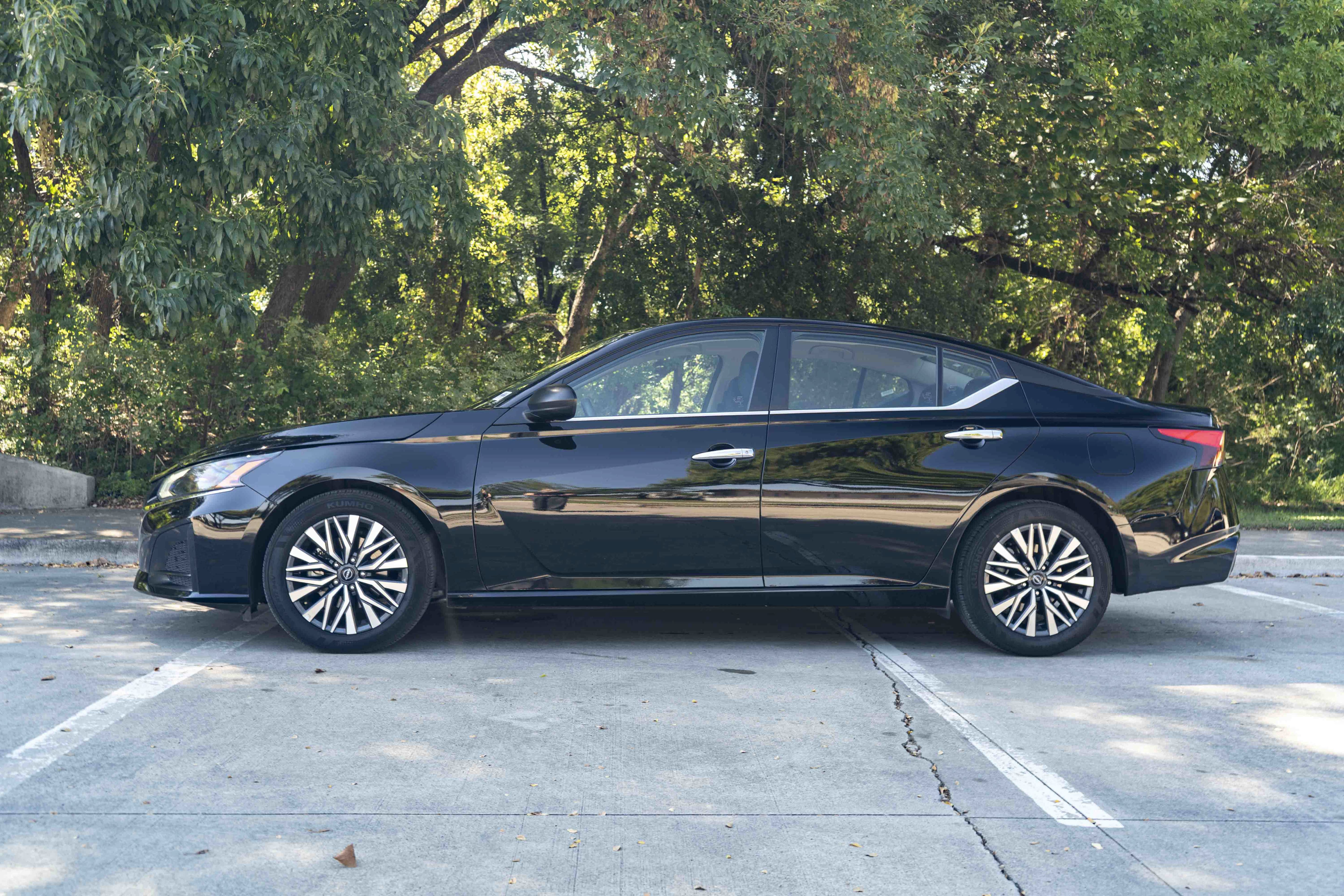 Used 2025 Nissan Altima 2.5 SV FWD image 6