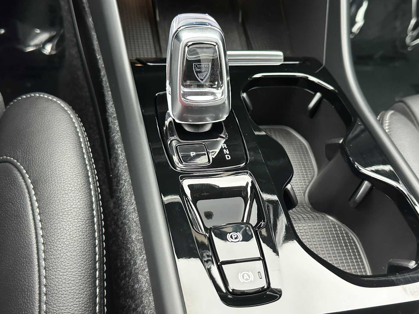 Used 2025 Volvo XC40 B5 Plus w/ Climate Package image 31