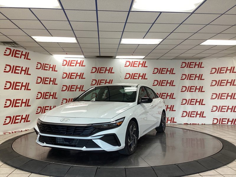 Used 2025 Hyundai Elantra SEL FWD image 3
