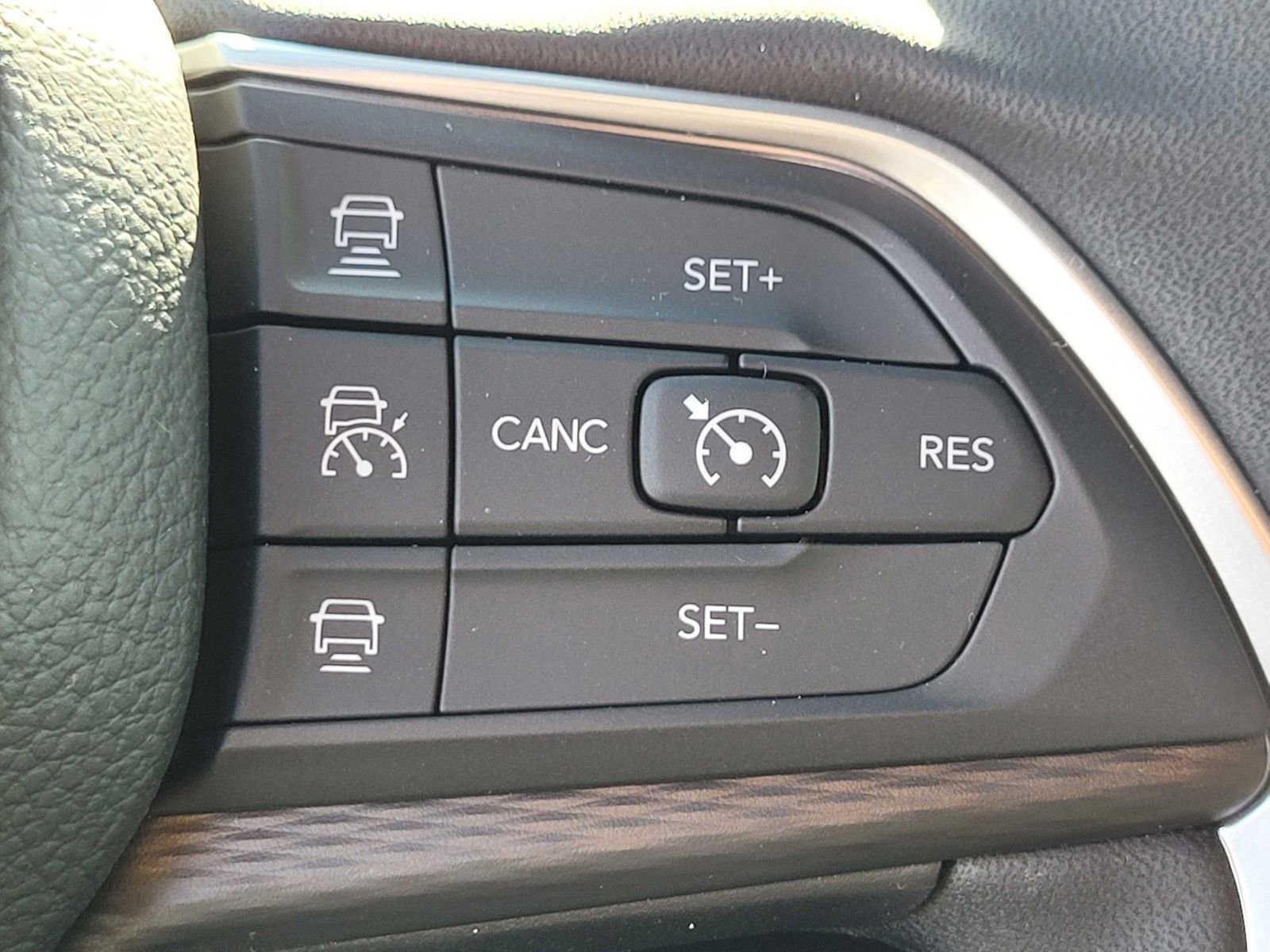 New 2025 Jeep Grand Cherokee Altitude image 22