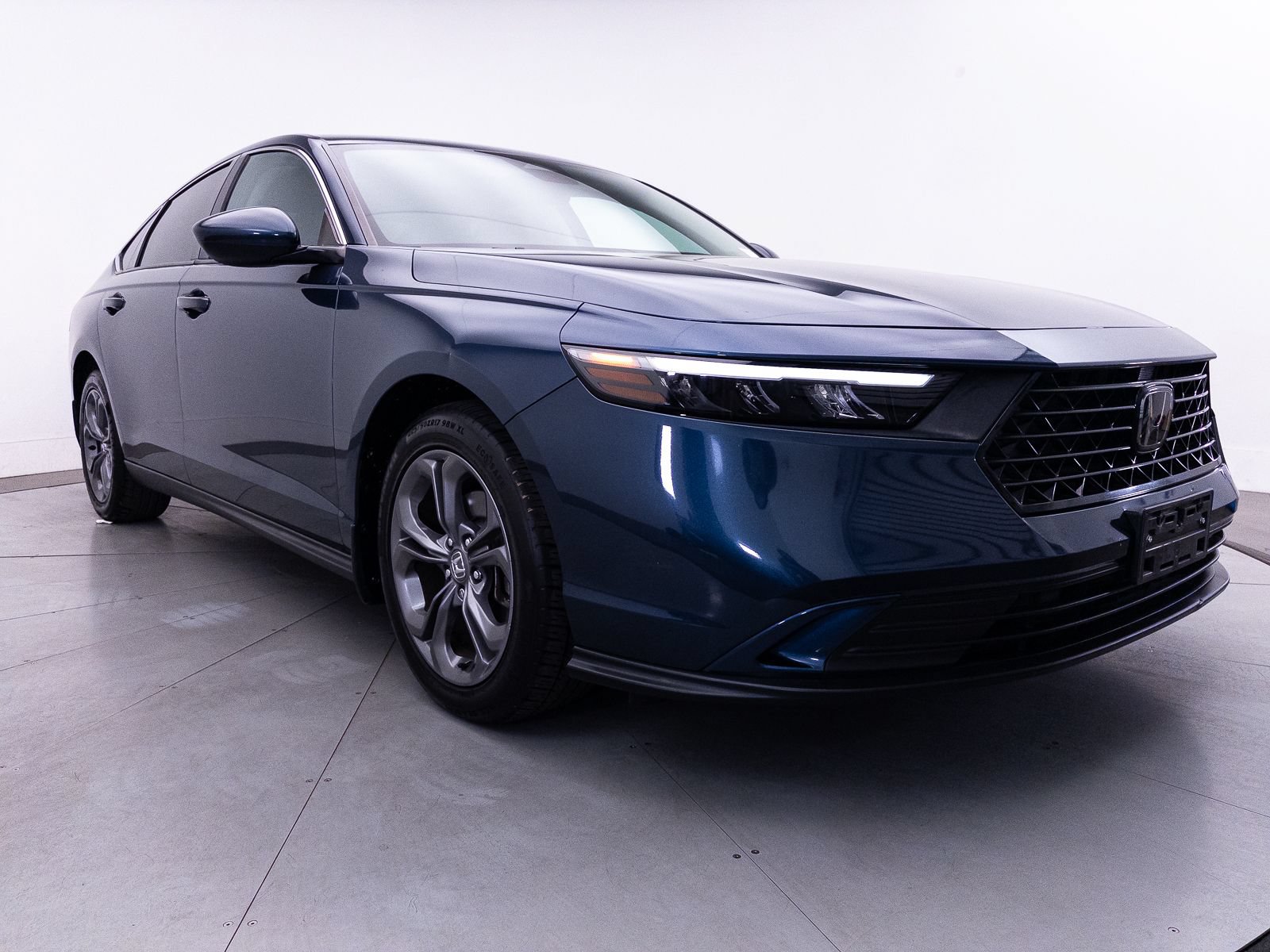 Used 2023 Honda Accord EX image 10