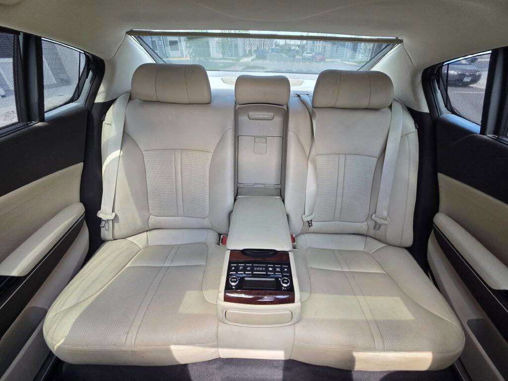 Used 2015 Kia K900 Premium w/ Interior Highline Package RWD image 35