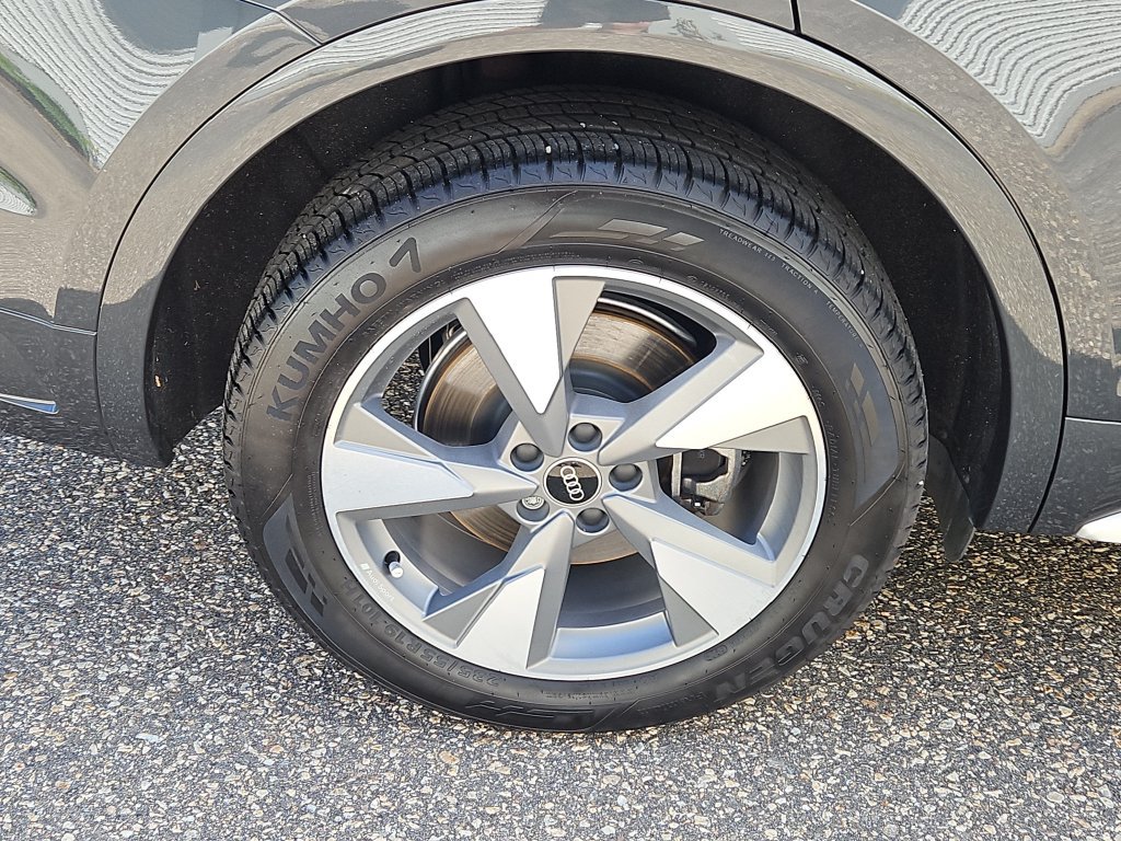 Certified 2024 Audi Q5 Premium AWD/4WD image 9