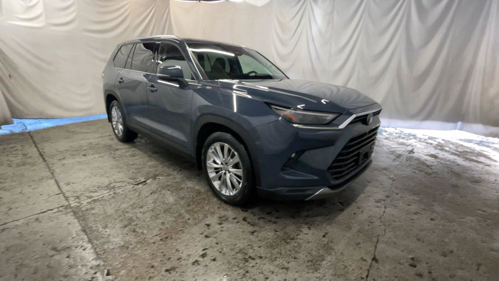 Used 2024 Toyota Grand Highlander AWD image 2