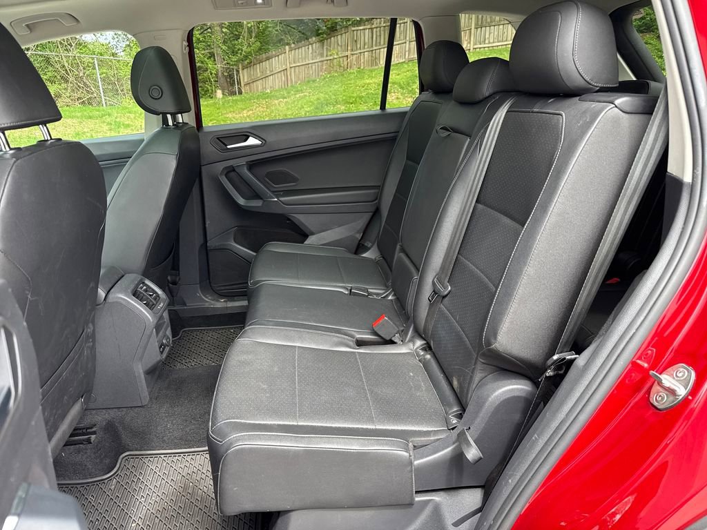 Used 2020 Volkswagen Tiguan SE w/ Panoramic Sunroof Package FWD image 24