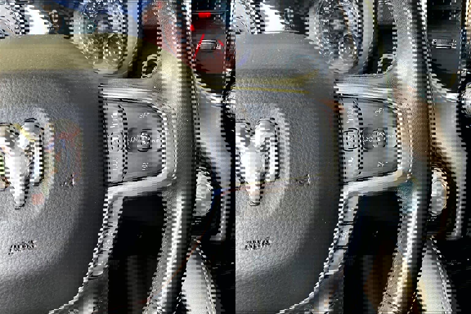 Used 2019 RAM 1500 Laramie AWD/4WD image 25