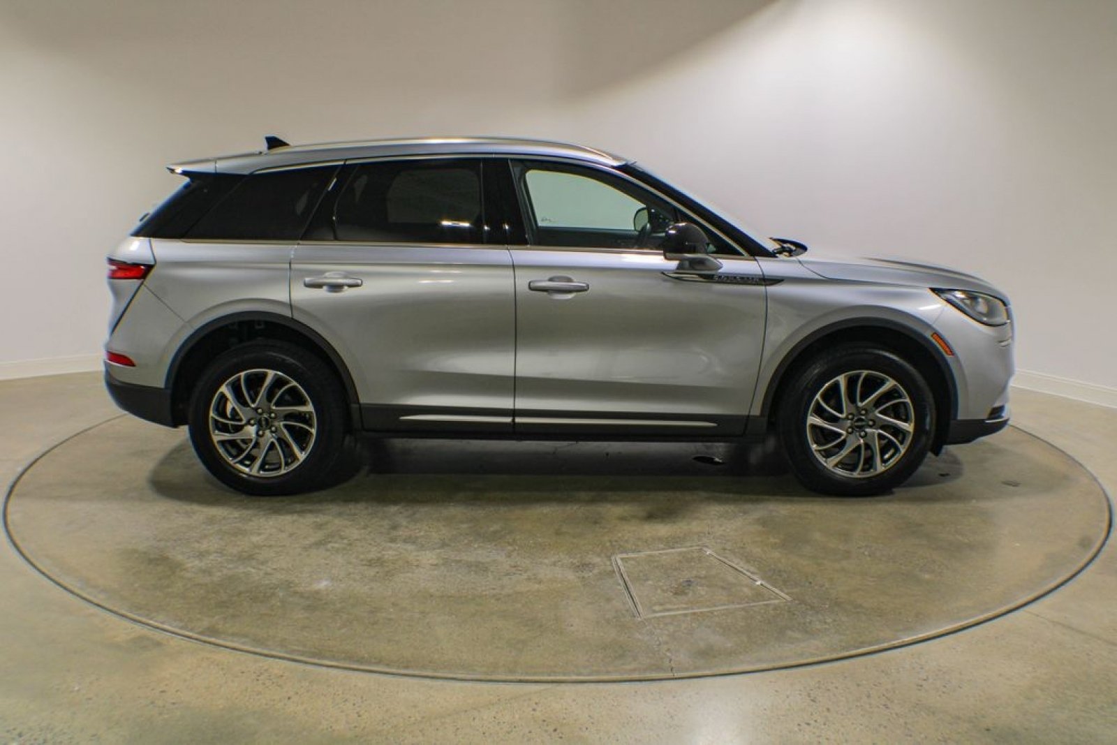Used 2022 Lincoln Corsair AWD w/ Equipment Group 101A image 6
