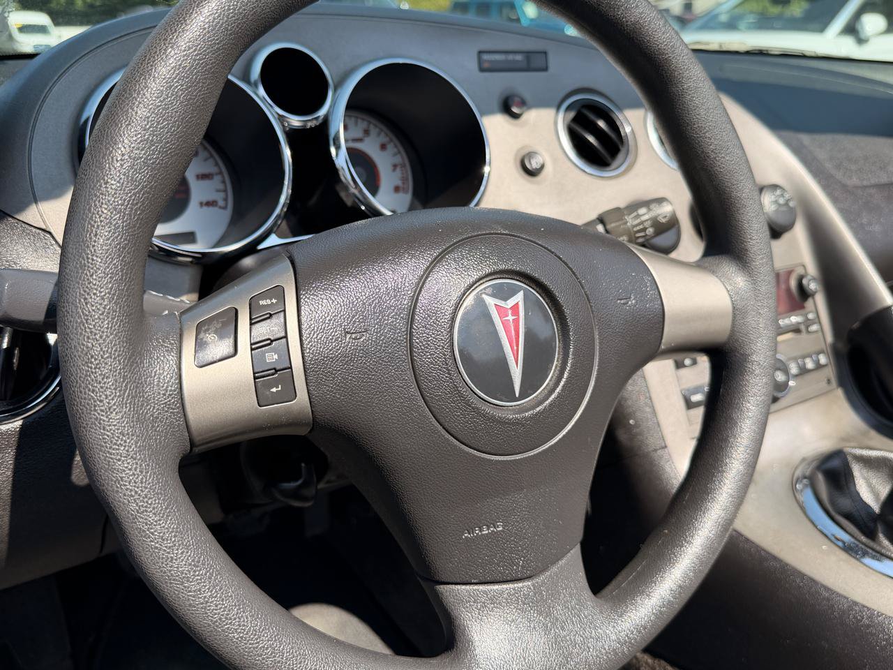 Used 2006 Pontiac Solstice Convertible w/ Power Package RWD image 18