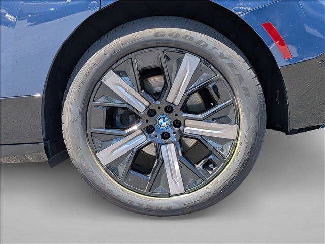 Used 2023 BMW iX xDrive50 w/ Sport Package AWD/4WD image 19