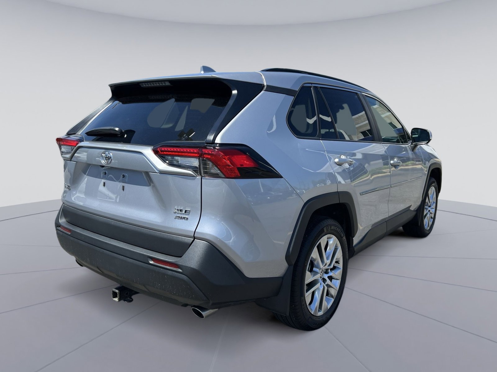 Used 2023 Toyota RAV4 XLE Premium AWD/4WD image 9
