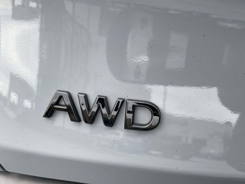 Used 2025 INFINITI QX60 Luxe w/ Black Edition image 8