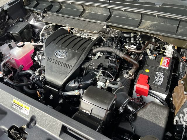 Certified 2025 Toyota Highlander LE FWD image 9