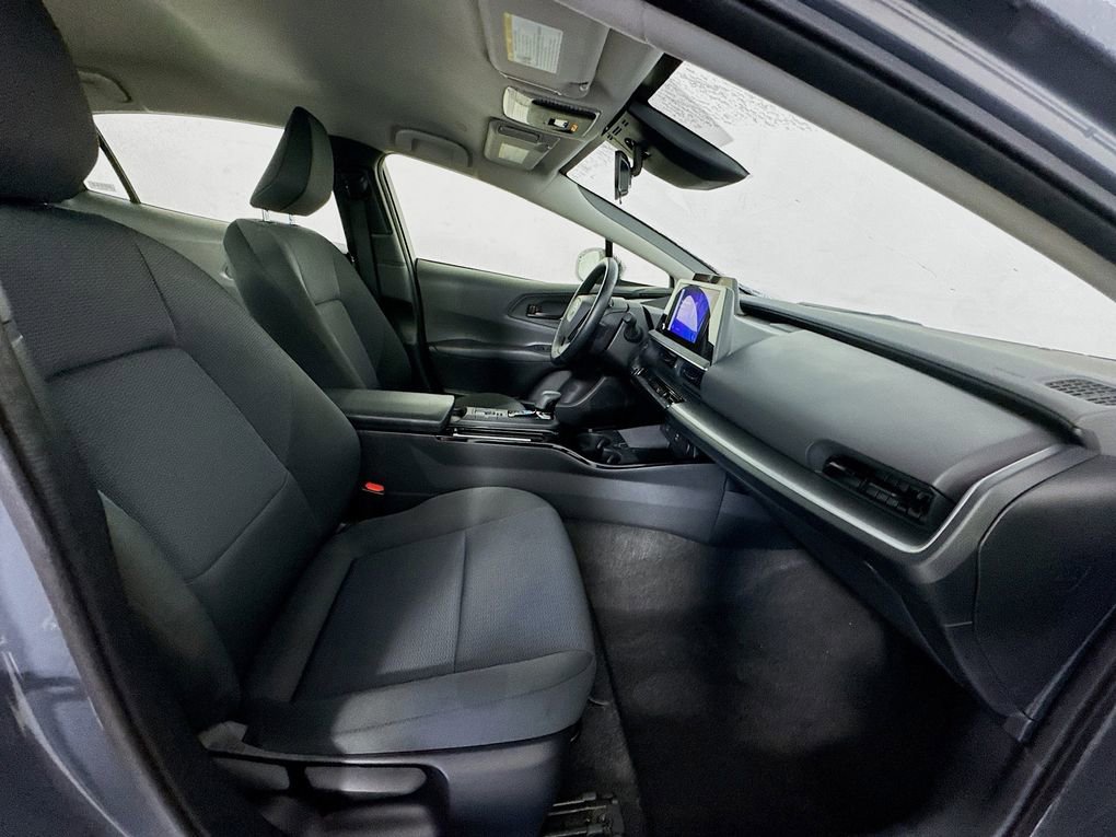Used 2024 Toyota Prius LE image 32