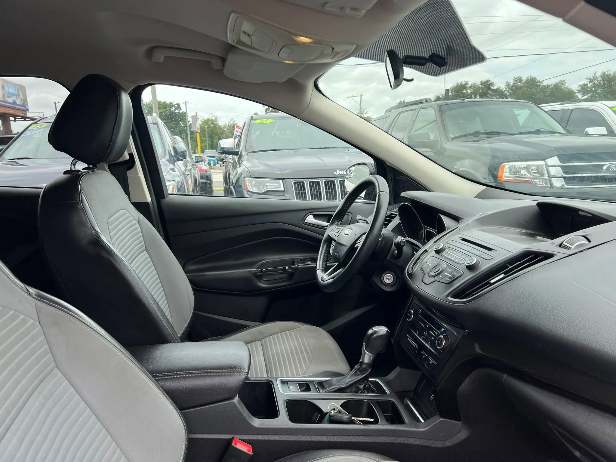 Used 2017 Ford Escape SE w/ SE Sport Appearance Package FWD image 16