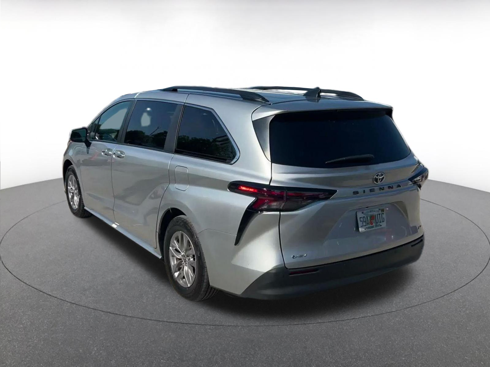 Used 2025 Toyota Sienna XLE FWD image 10