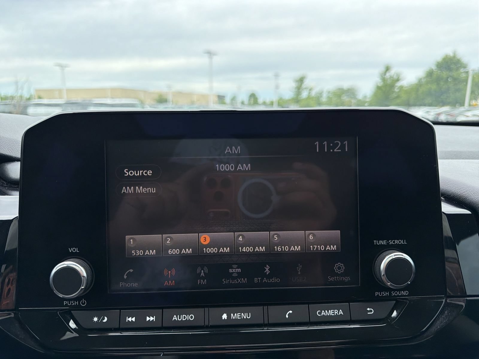 Used 2022 Nissan Pathfinder SV w/ SV Premium Package AWD/4WD image 16