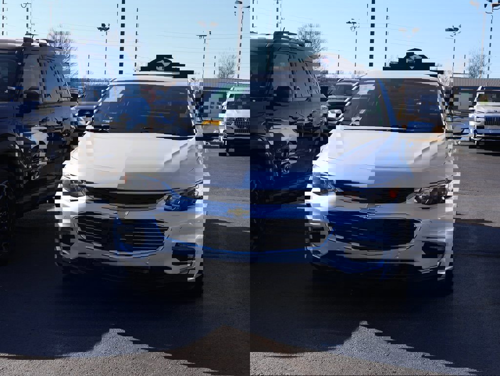 Used 2016 Chevrolet Malibu Premier w/ Driver Confidence Package II image 11