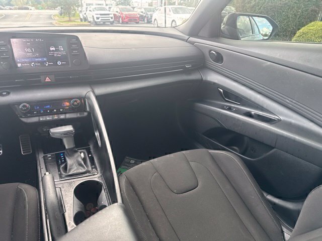 Used 2025 Hyundai Elantra Sport FWD image 21