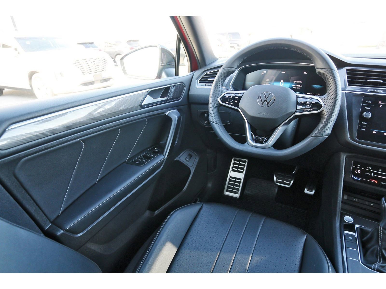 Used 2024 Volkswagen Tiguan SE R-Line w/ MDO Package, Three-Row image 10