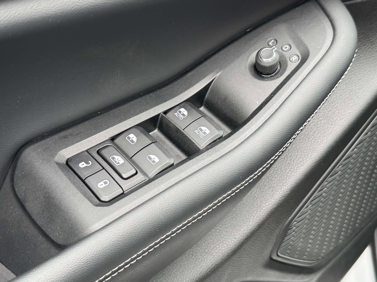 Used 2023 Jeep Grand Cherokee Limited AWD/4WD image 28