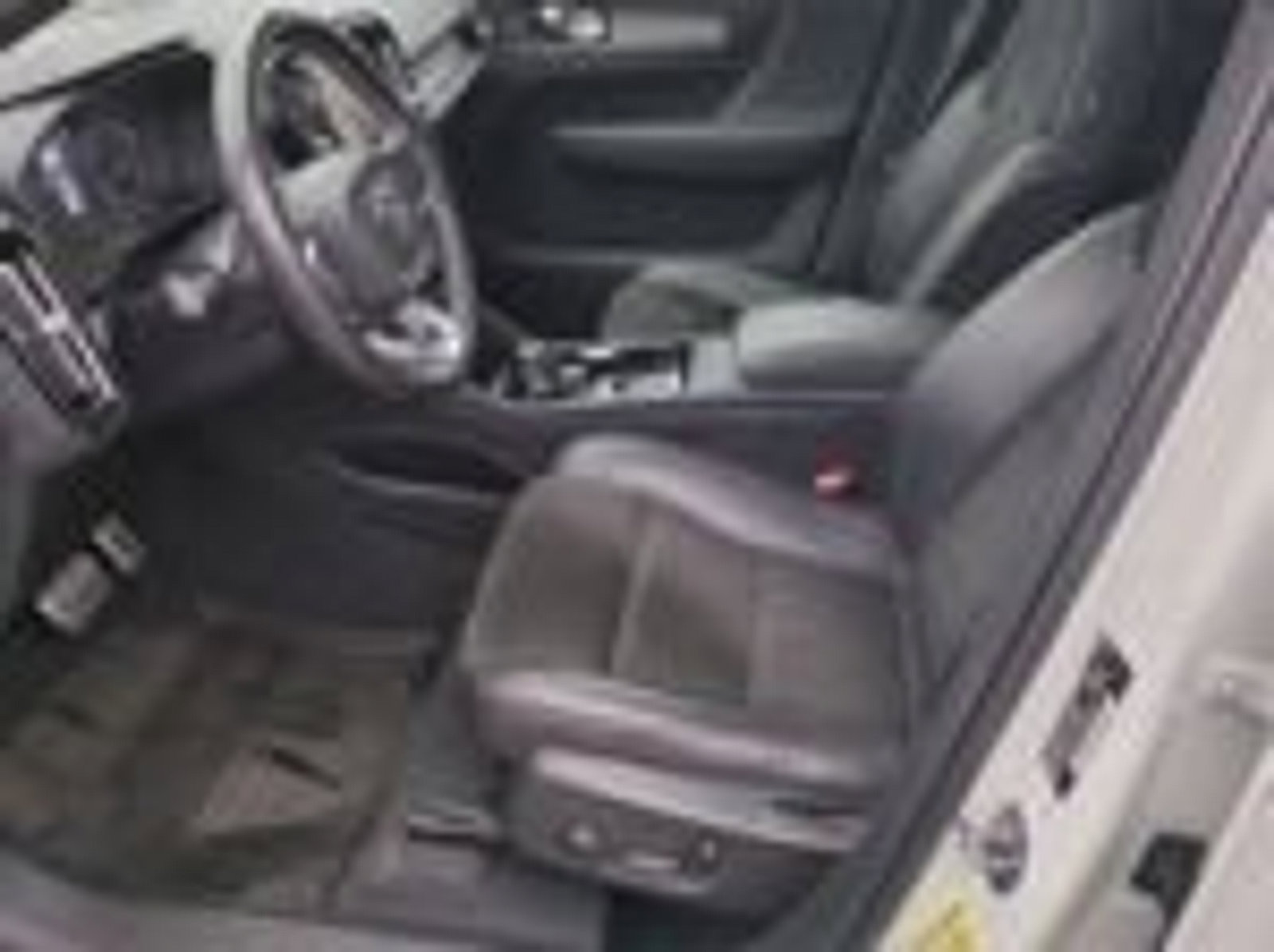 Used 2021 Volvo XC40 T5 R-Design image 11