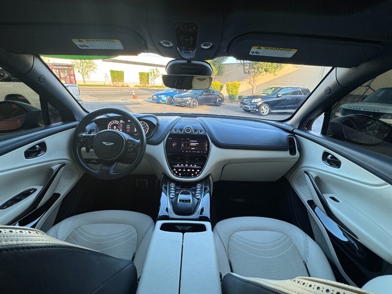 Used 2022 Aston Martin DBX AWD/4WD image 32