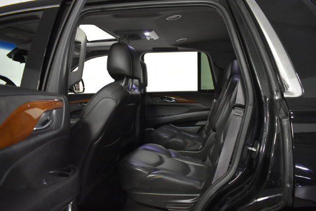 Used 2017 Cadillac Escalade Premium Luxury AWD/4WD image 29