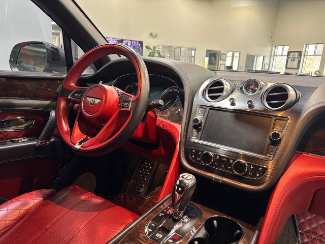 Used 2017 Bentley Bentayga image 68