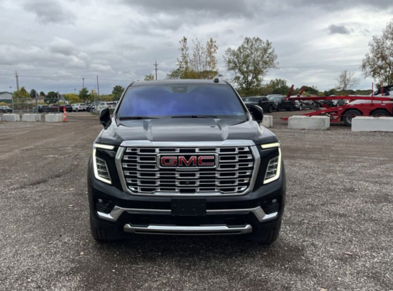 Used 2025 GMC Yukon Denali w/ Denali Reserve Package AWD/4WD image 3