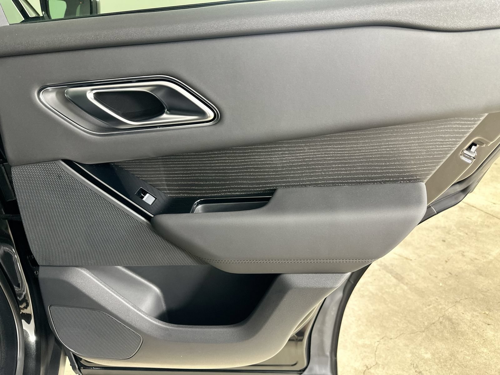 New 2026 Land Rover Range Rover Velar S AWD/4WD image 41
