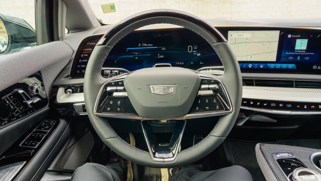 New 2027 Cadillac Optiq Luxury w/ LPO, Floor Liner Package AWD/4WD image 15