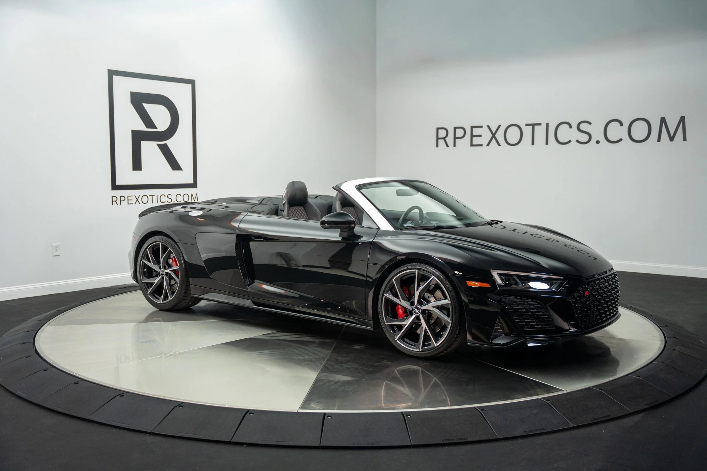 Used 2021 Audi R8 V10 w/ Premium Package image 11