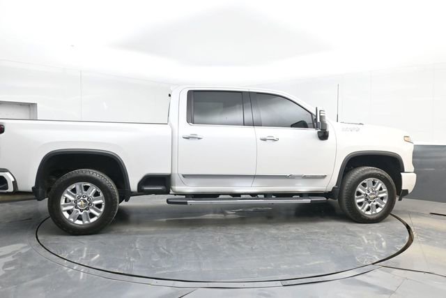 Used 2025 Chevrolet Silverado 2500 High Country w/ Technology Package AWD/4WD image 15