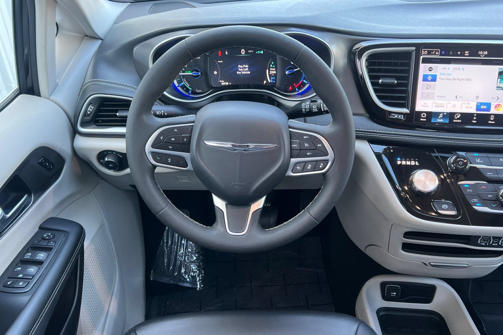 Used 2024 Chrysler Pacifica Limited FWD image 18