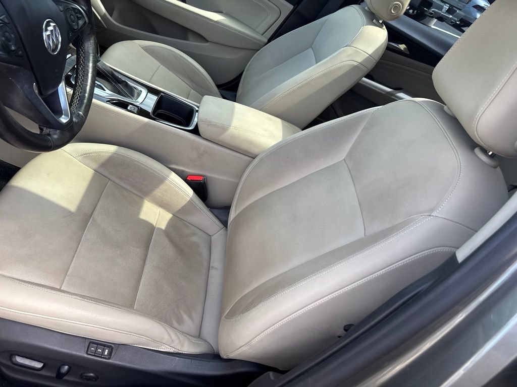 Used 2018 Buick Regal Essence w/ Driver Confidence Package #1 AWD/4WD image 19