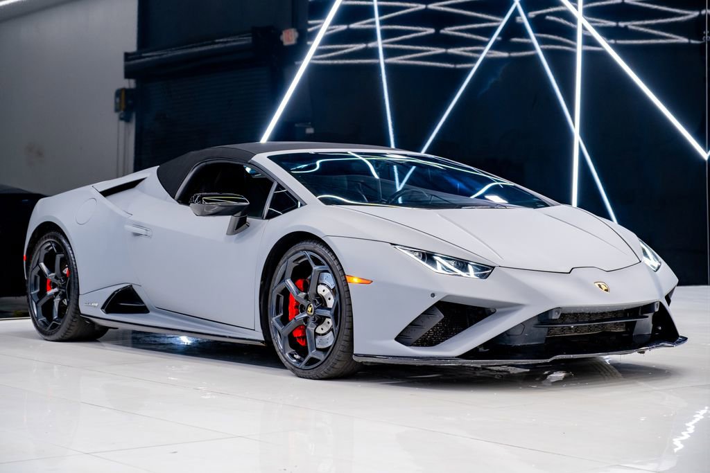 Used 2020 Lamborghini Huracan EVO image 1