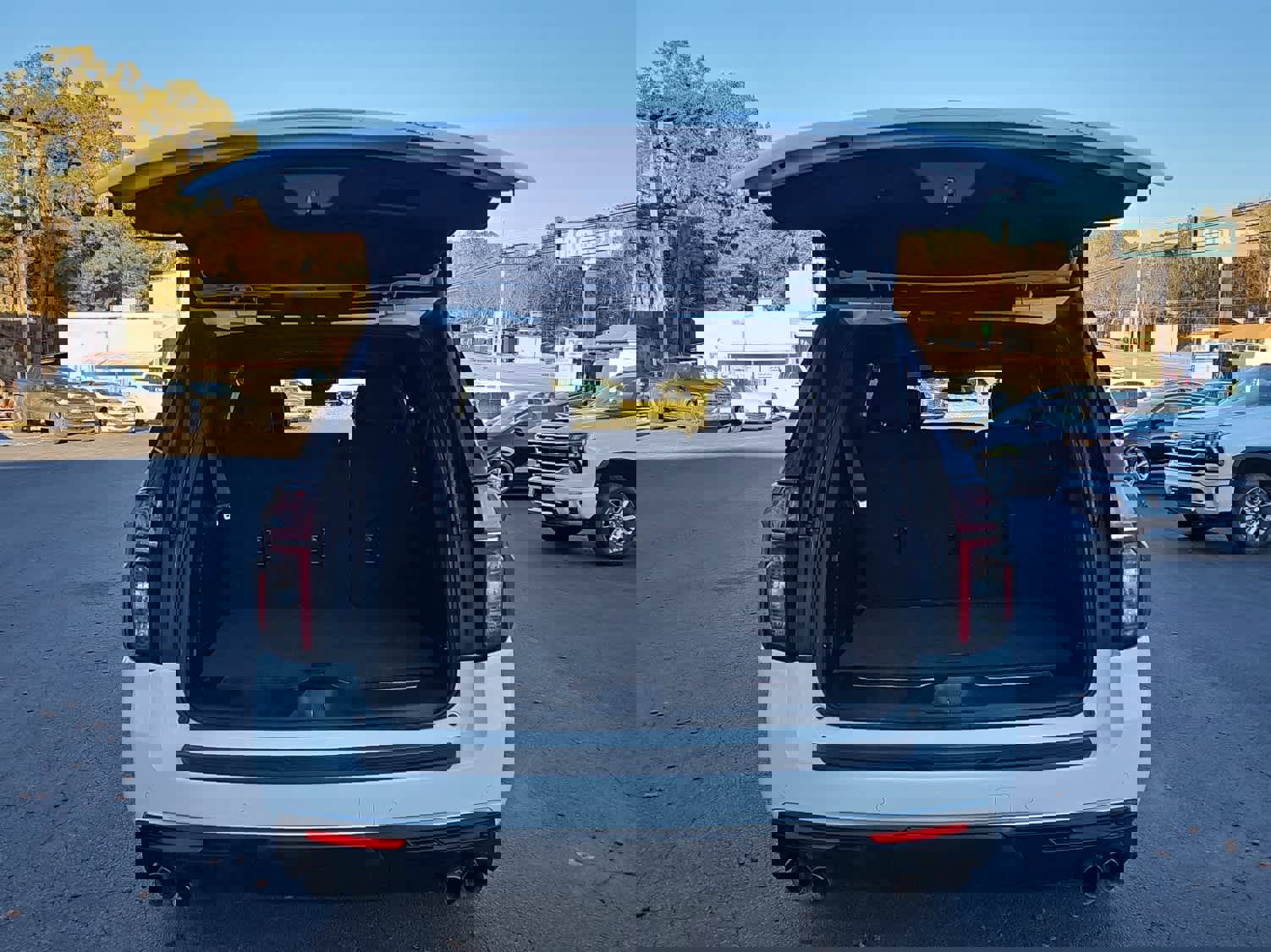 Used 2023 Chevrolet Suburban Premier image 34