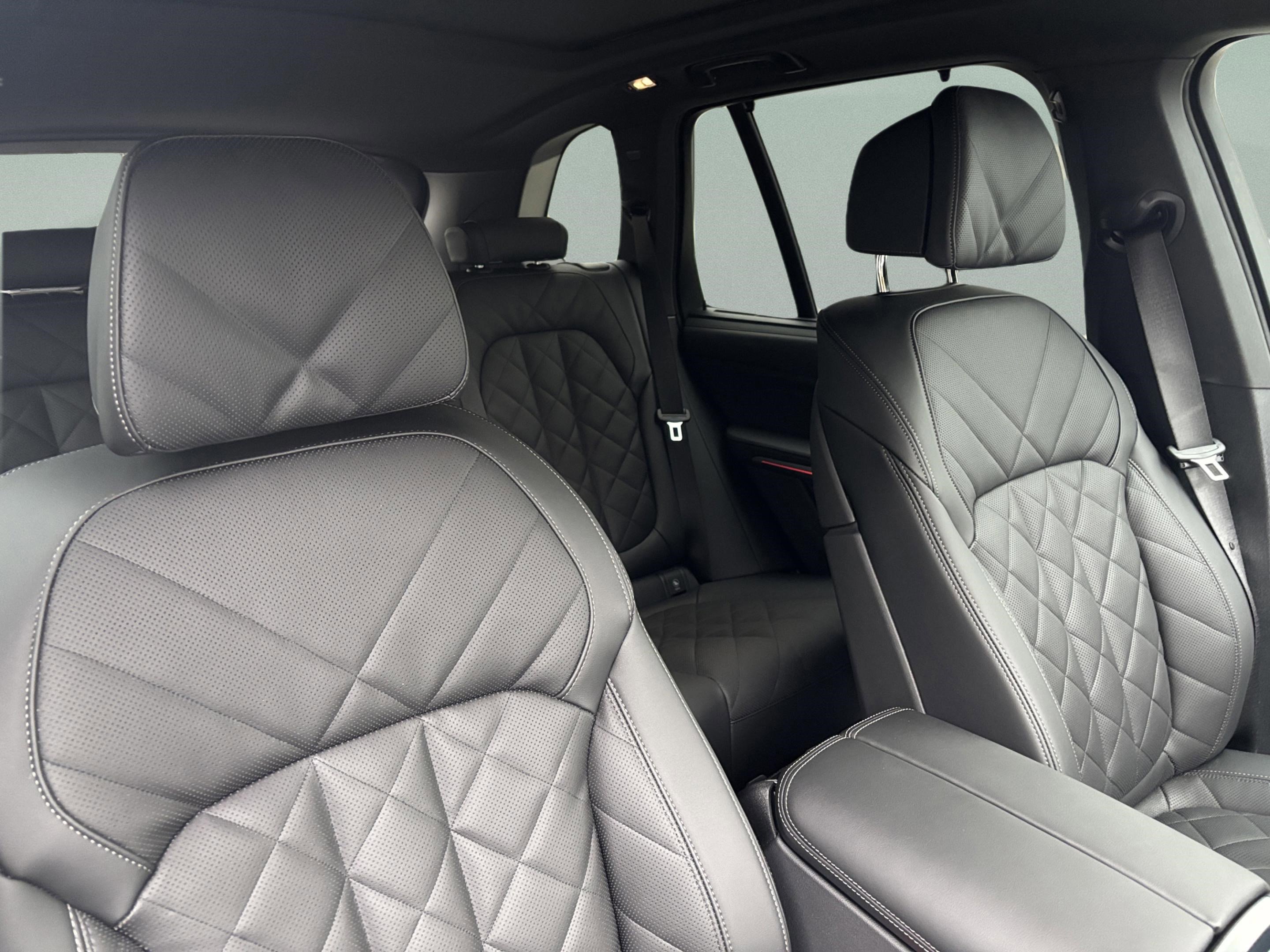 Used 2026 BMW X5 xDrive40i w/ M Sport Package image 25