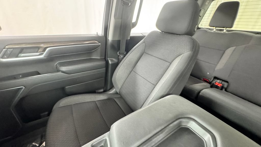 Used 2022 Chevrolet Silverado 1500 LT AWD/4WD image 13