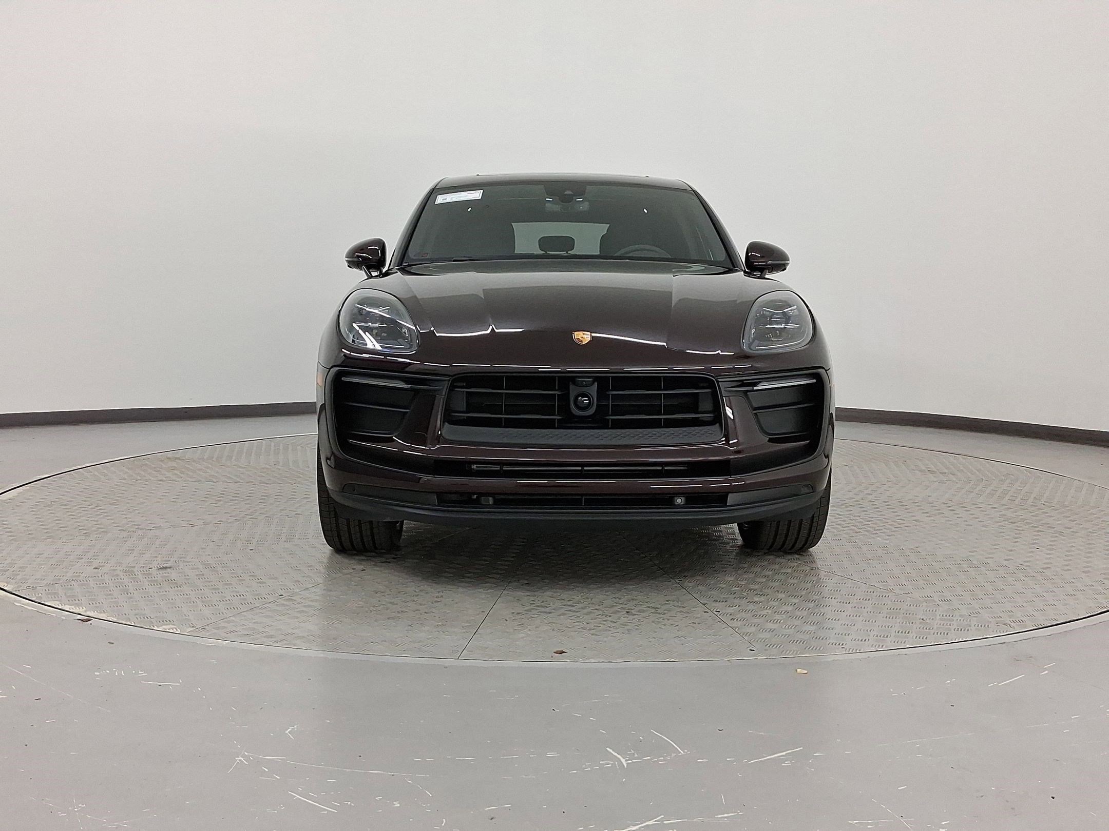 Used 2025 Porsche Macan image 6